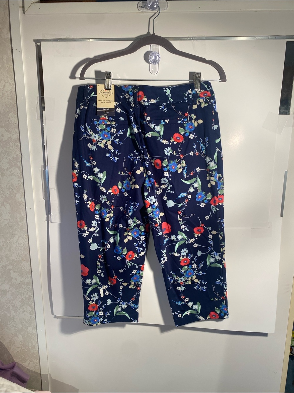 St. John's Bay Navy Floral Capri Jeans new with tags